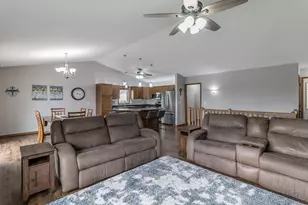 201 Pebble Creek Dr, Mankato, MN 56001 - Photo 8