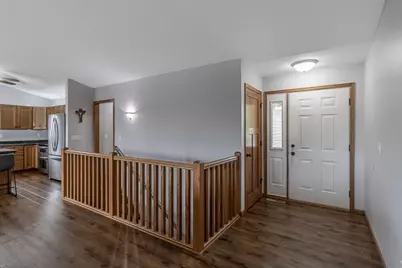 201 Pebble Creek Drive, Mankato, MN 56001 - Photo 4