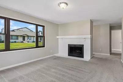 6748 Gretchen Court N, Oakdale, MN 55128 - Photo 2