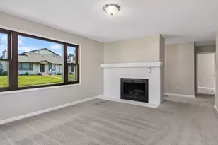 6748 Gretchen Ct N, Oakdale, MN 55128 - Photo 2