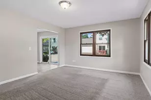 6748 Gretchen Ct N, Oakdale, MN 55128 - Photo 10