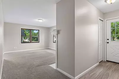 6748 Gretchen Court N, Oakdale, MN 55128 - Photo 6