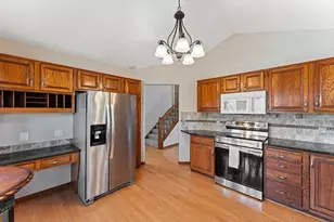 1407 Rebecca Ln, Eagan, MN 55122 - Photo 4