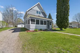 314 Central Dr W, Braham, MN 55006 - Photo 2