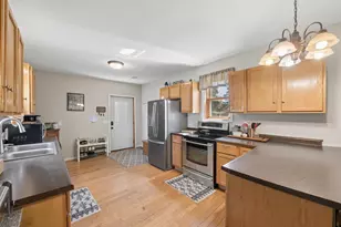 314 Central Dr W, Braham, MN 55006 - Photo 4