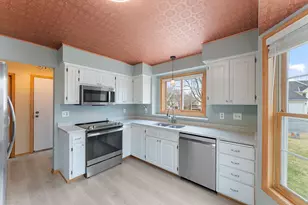 12963 Eastview Ct, Apple Valley, MN 55124 - Photo 6