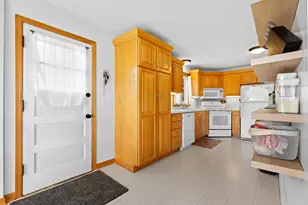 1605 8th Ave NE, Rochester, MN 55906 - Photo 8