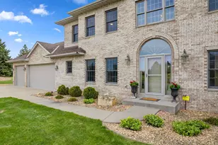 744 Theis Dr, Shakopee, MN 55379 - Photo 6