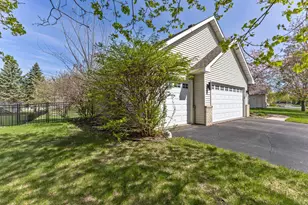1672 Windsor Dr S, Shakopee, MN 55379 - Photo 8