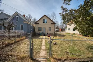 304 2nd Ave NW, Chisholm, MN 55719 - Photo 2