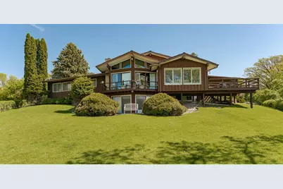 1607 Wilshire Court NE, Rochester, MN 55906 - Photo 2