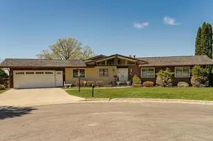 1607 Wilshire Ct NE, Rochester, MN 55906 - Photo 10