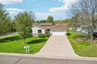 931 Chestnut St, Taylors Falls, MN 55084 - Photo 2