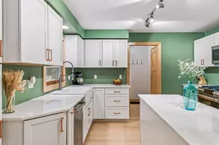 3642 Sunrise Dr W, Minnetonka, MN 55345 - Photo 10