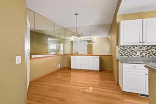 10811 Lexington Dr, Eden Prairie, MN 55344 - Photo 8