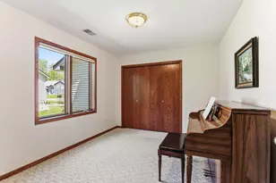 4676 Hamlet Ave N, Oakdale, MN 55128 - Photo 14
