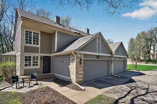 114 Wildwood Bay Dr, Mahtomedi, MN 55115 - Photo 4