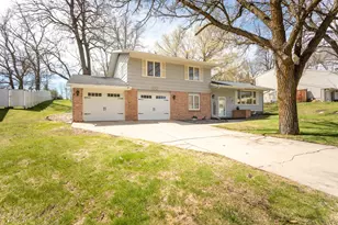905 Viking St, Alexandria, MN 56308 - Photo 2