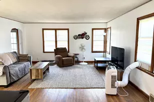 406 3rd St NE, Roseau, MN 56751 - Photo 4