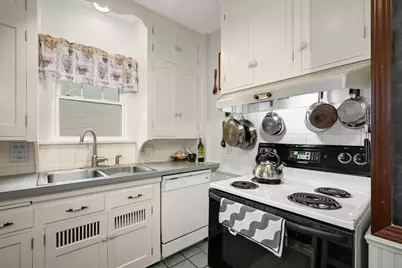 209 Robie Street W, Saint Paul, MN 55107 - Photo 10