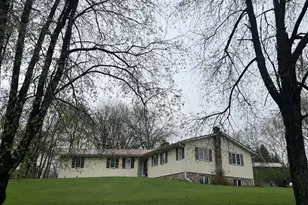 2114 Jannsen Ct, Menomonie, WI 54751 - Photo 2