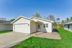 411 N Walnut St, Belle Plaine, MN 56011 - Photo 2