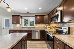 319 Bellwood Ave, Maplewood, MN 55117 - Photo 8