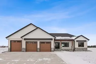 1555 72nd Ave S, Fargo, ND 58104 - Photo 2