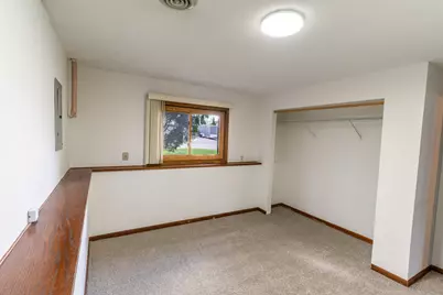 9724 Washburn Avenue N, Brooklyn Park, MN 55444 - Photo 4
