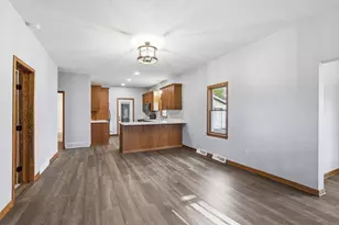 219 S Cedar St, Belle Plaine, MN 56011 - Photo 4