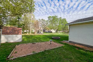 219 S Cedar St, Belle Plaine, MN 56011 - Photo 32