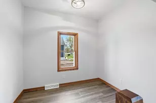 219 S Cedar St, Belle Plaine, MN 56011 - Photo 8