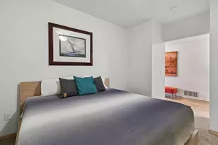 215 10th Ave S, Minneapolis, MN 55415 - Photo 30