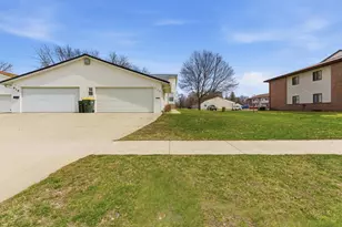916 Armstrong Blvd N, Saint James, MN 56081 - Photo 2