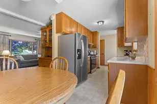 835 Harrington St SW, Hutchinson, MN 55350 - Photo 12