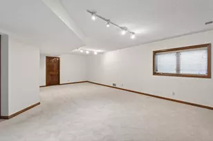 10447 Raleigh Rd, Woodbury, MN 55129 - Photo 38