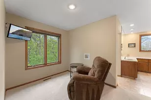 5498 Maple Ridge Ct, Hopkins, MN 55343 - Photo 20