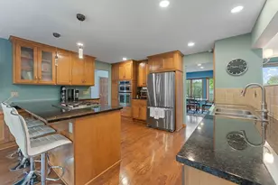 5498 Maple Ridge Ct, Hopkins, MN 55343 - Photo 10