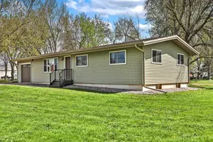 301 5th Ave NE, Blooming Prairie, MN 55917 - Photo 4