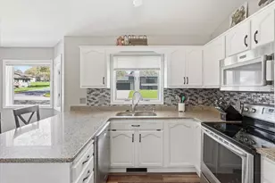 269 E Sunset Ln, Ellsworth, WI 54011 - Photo 8