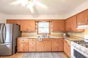 211 10th St NW, Chisholm, MN 55719 - Photo 8