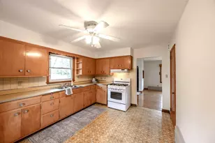 211 10th St NW, Chisholm, MN 55719 - Photo 10