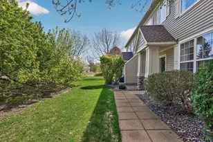 1891 Wildflower Ct, Shoreview, MN 55126 - Photo 4
