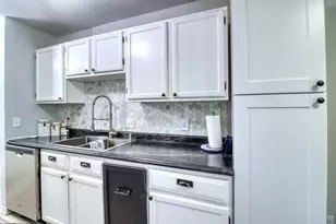 3407 Cherry Ln N, Fargo, ND 58102 - Photo 4