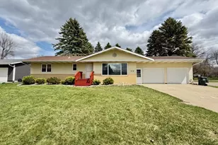 219 9th Ave SE, Elbow Lake, MN 56531 - Photo 2