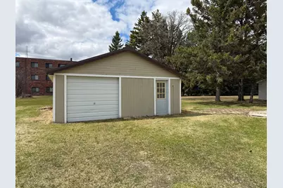619 2nd Avenue SE, Roseau, MN 56751 - Photo 2