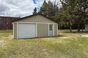 619 2nd Ave SE, Roseau, MN 56751 - Photo 2