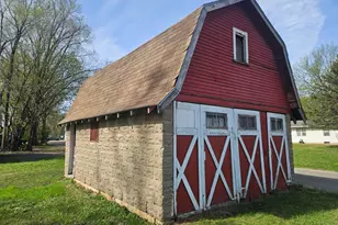 241 Rice Street N, Kasota, MN 56050 - Photo 6