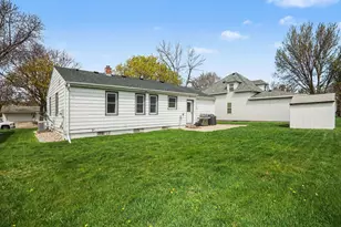 808 N Oakley St, Luverne, MN 56156 - Photo 24