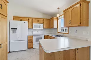 932 S Chestnut St, Belle Plaine, MN 56011 - Photo 8